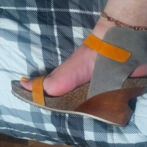 Tsubo women's wedge sandals size 8